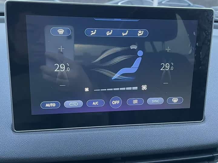 Фото 27 - Hongqi E-QM5