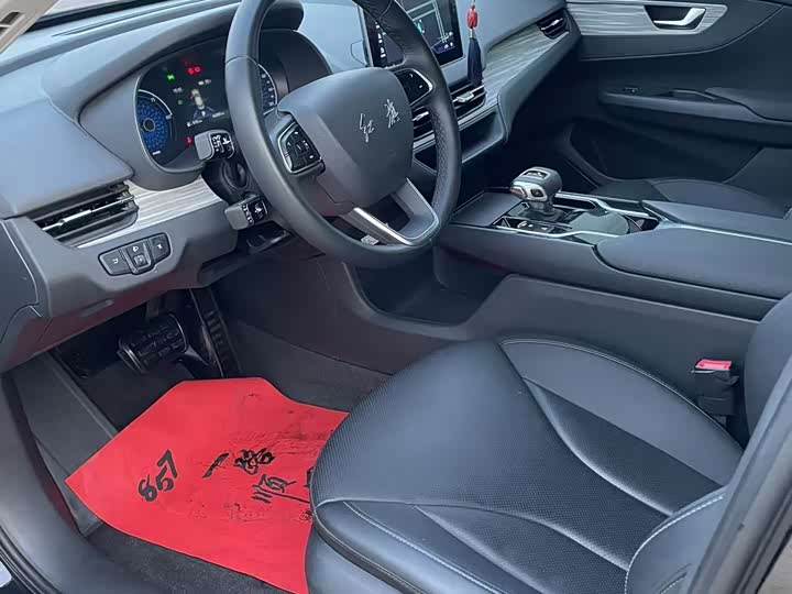 Фото 3 - Hongqi E-QM5