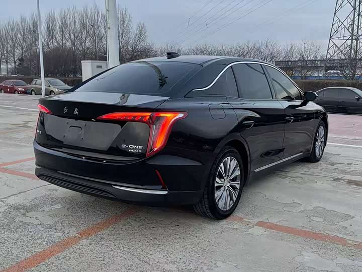 Фото 9 - Hongqi E-QM5