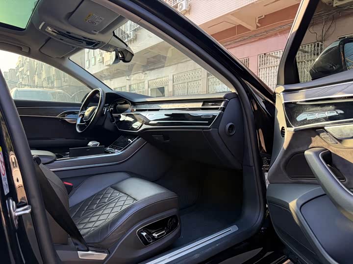 Фото 11 - Audi A8