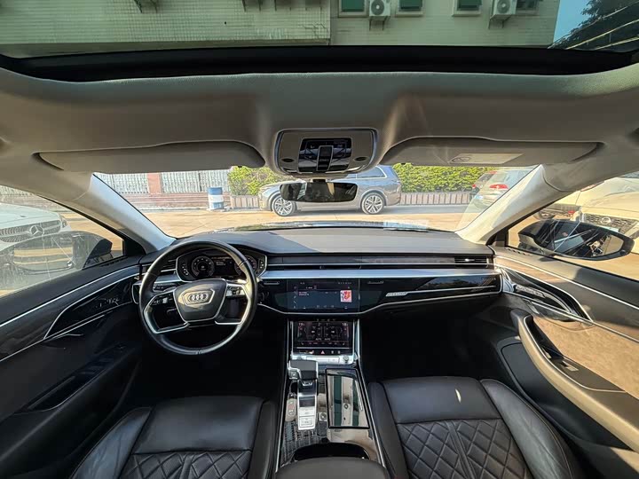 Фото 13 - Audi A8