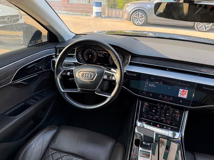Фото 14 - Audi A8