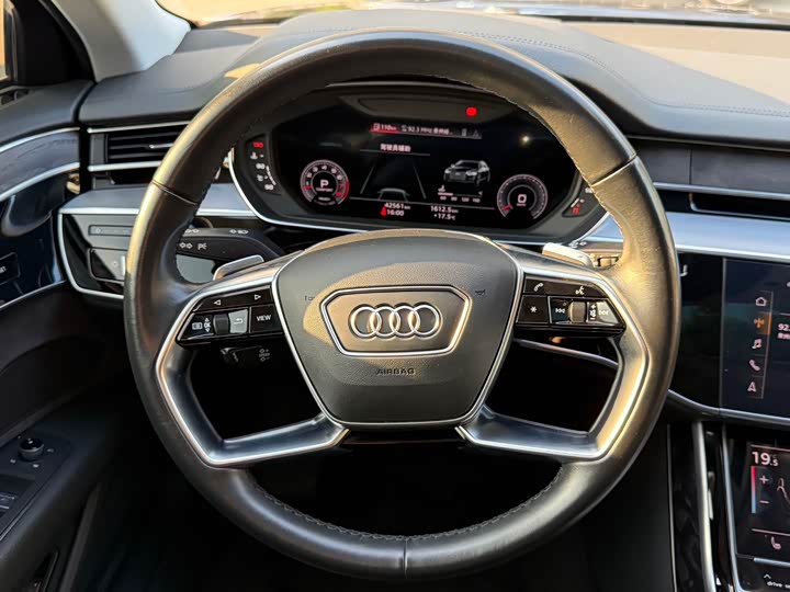 Фото 15 - Audi A8