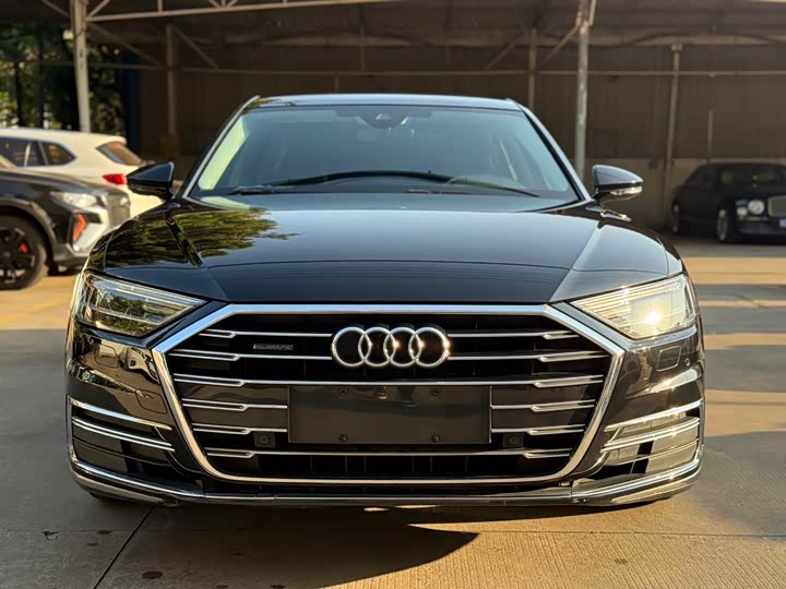 Фото 2 - Audi A8