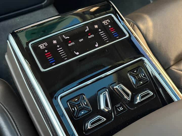 Фото 20 - Audi A8