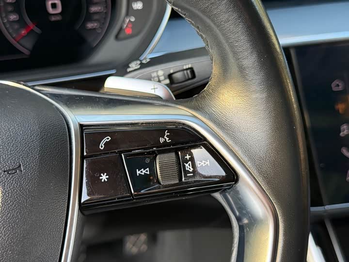 Фото 24 - Audi A8