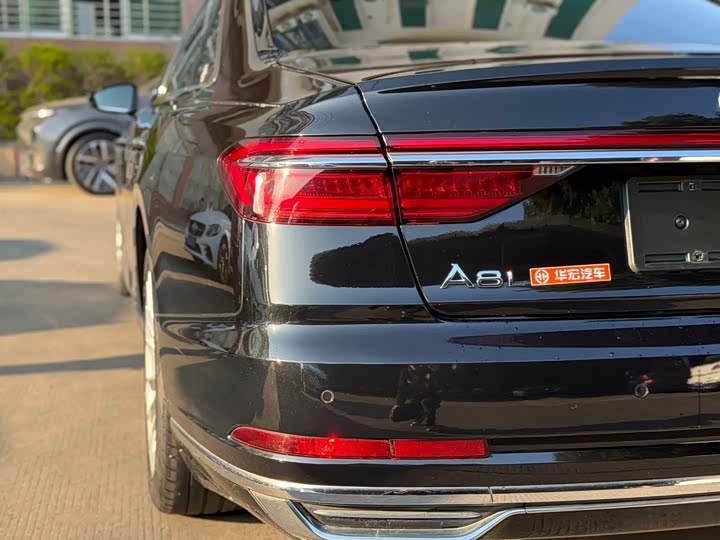 Фото 26 - Audi A8