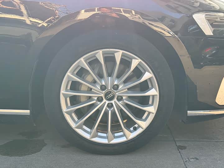 Фото 27 - Audi A8