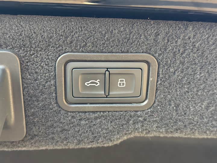 Фото 28 - Audi A8