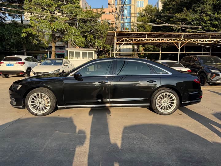 Фото 4 - Audi A8