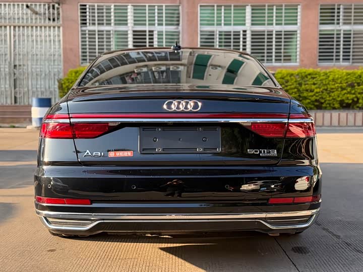 Фото 5 - Audi A8