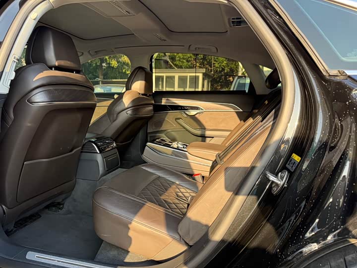 Фото 8 - Audi A8