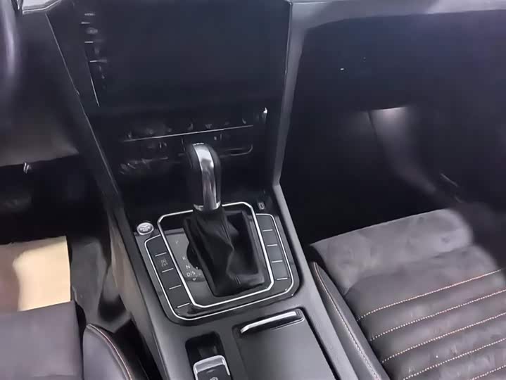 Фото 13 - Volkswagen Magotan