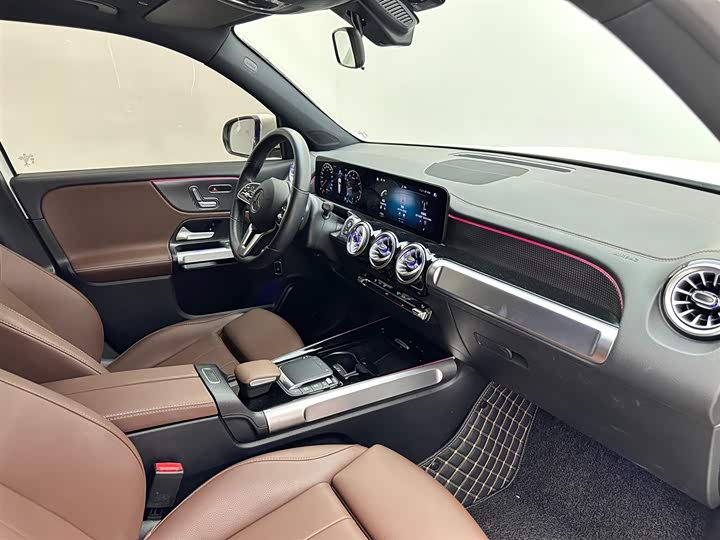 Фото 11 - Mercedes-Benz GLB-Class