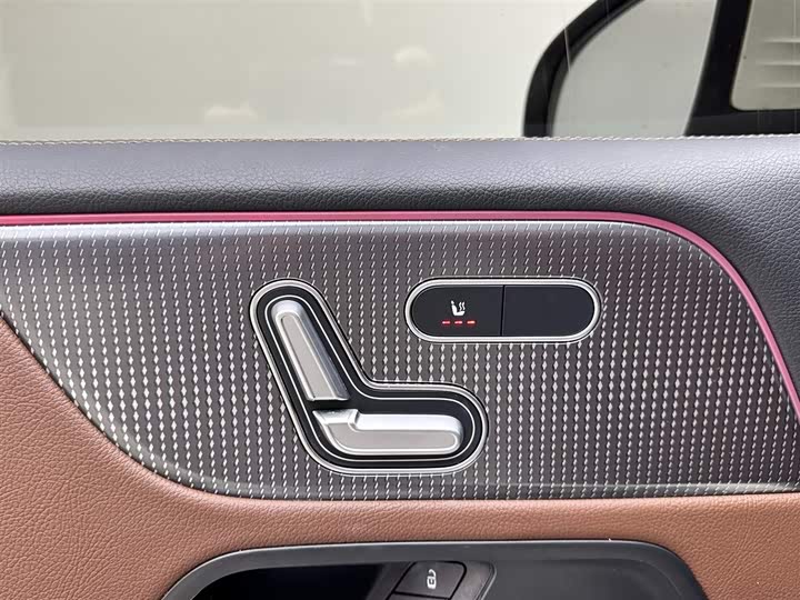 Фото 15 - Mercedes-Benz GLB-Class