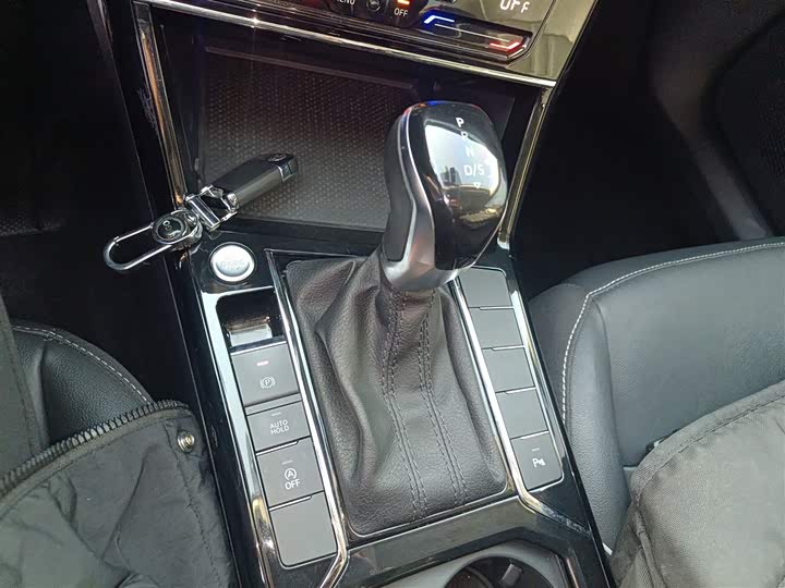 Фото 14 - Volkswagen Passat