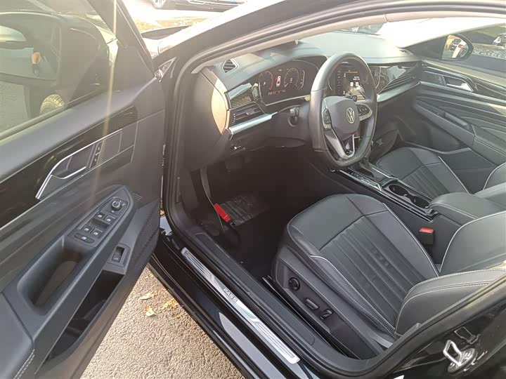 Фото 16 - Volkswagen Passat