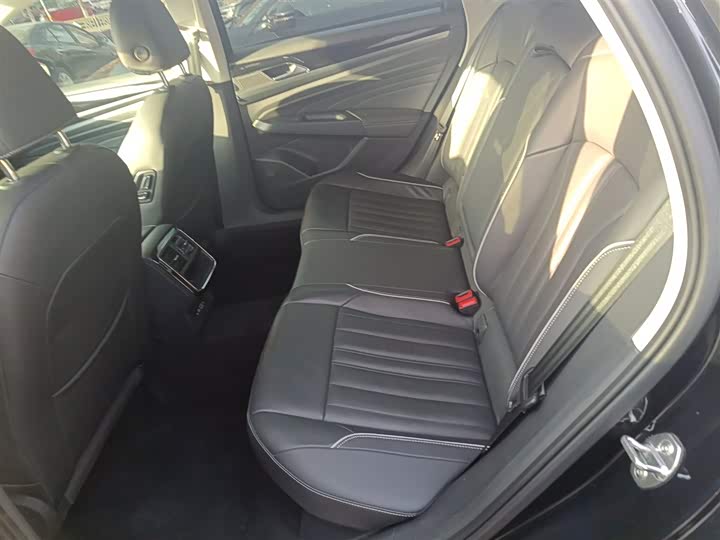 Фото 17 - Volkswagen Passat