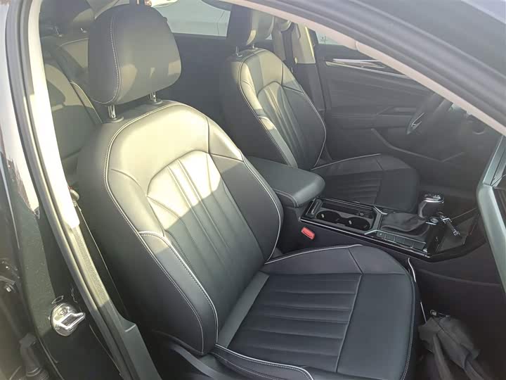 Фото 25 - Volkswagen Passat