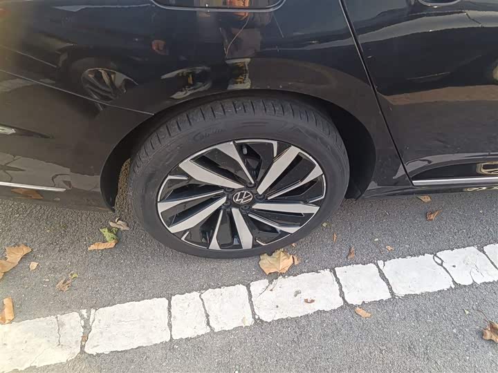 Фото 26 - Volkswagen Passat