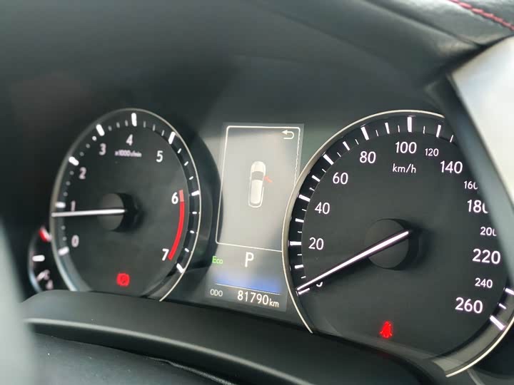 Фото 4 - Lexus RX