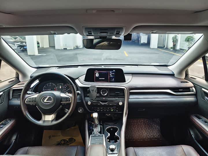 Фото 8 - Lexus RX