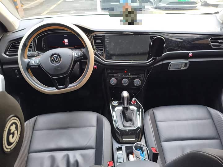 Фото 13 - Volkswagen T-Roc