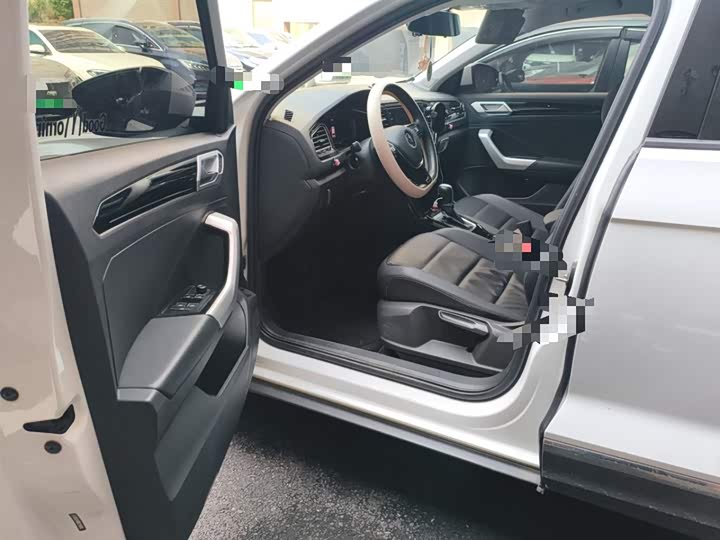 Фото 14 - Volkswagen T-Roc