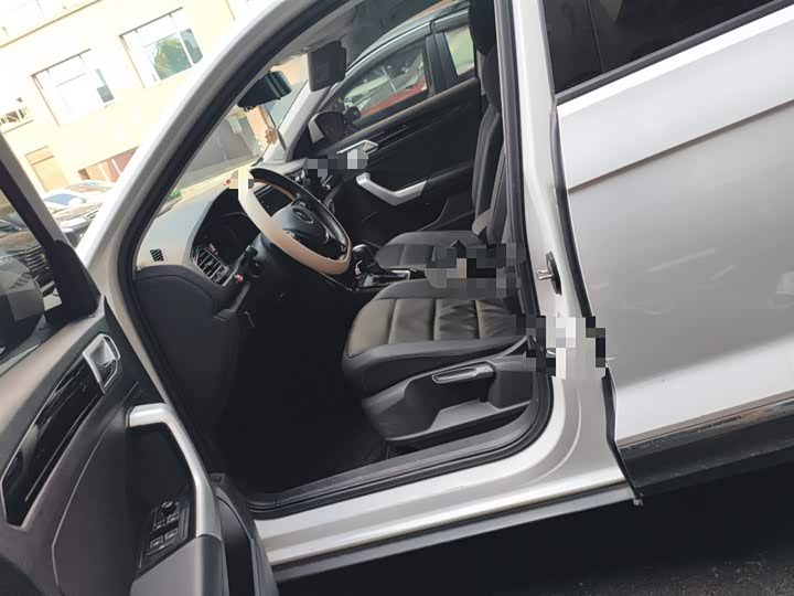 Фото 8 - Volkswagen T-Roc