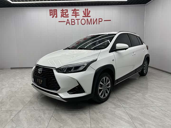 Фото 1 - Toyota Yaris L Hatchback