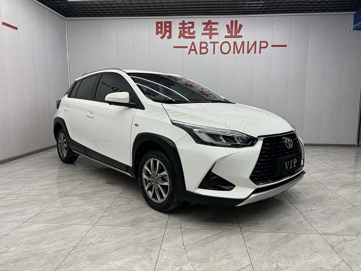 Фото 2 - Toyota Yaris L Hatchback