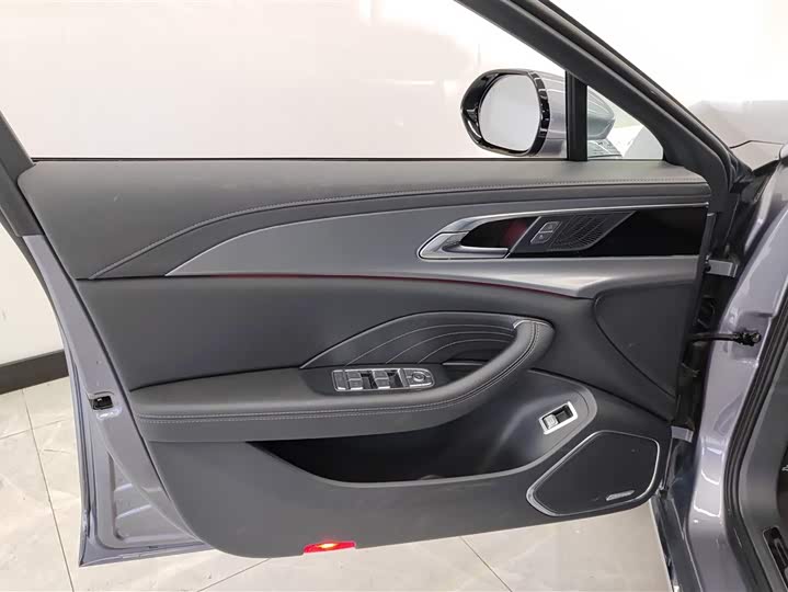 Фото 7 - Hongqi H5