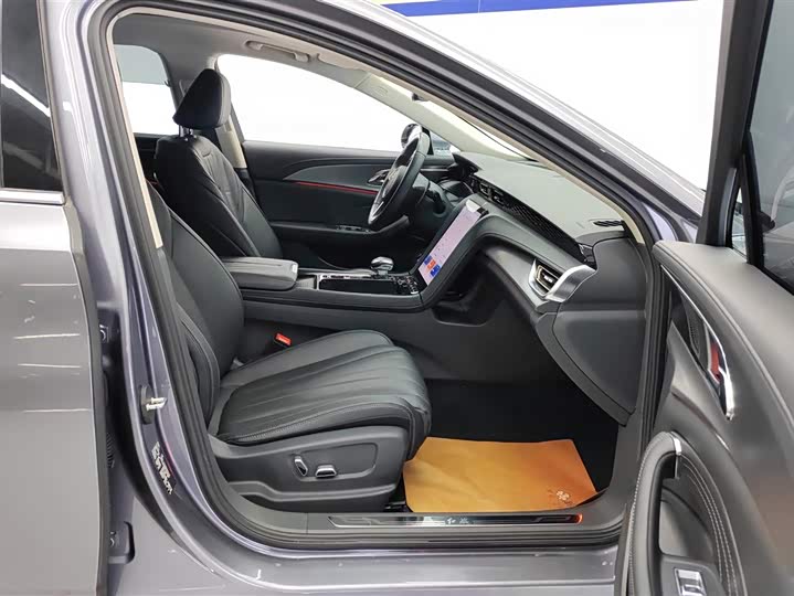 Фото 8 - Hongqi H5