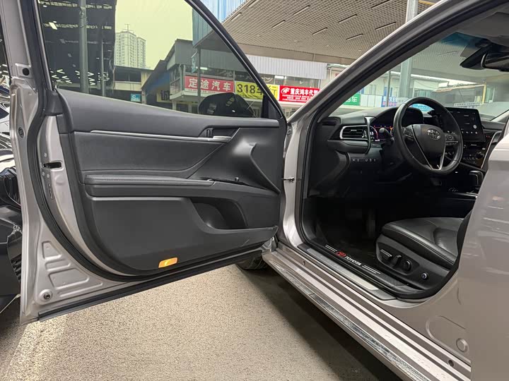 Фото 11 - Toyota Camry