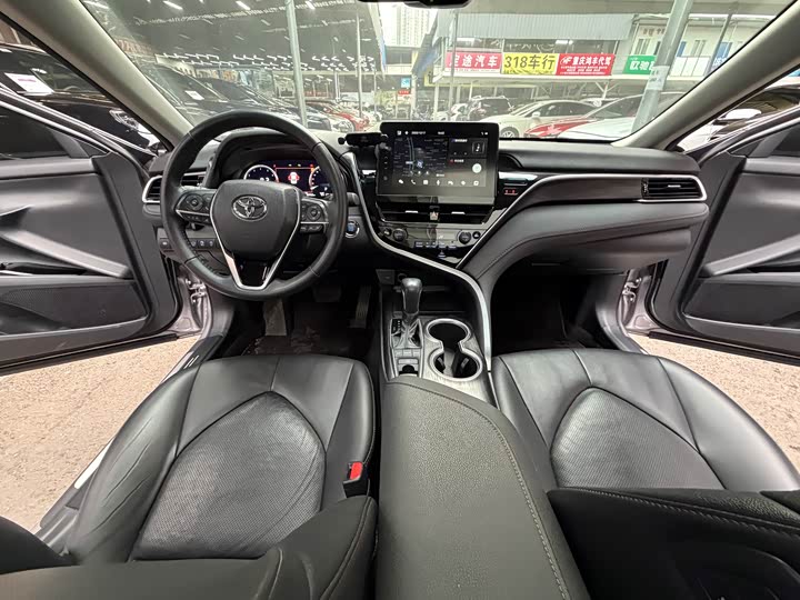 Фото 17 - Toyota Camry