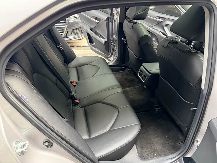 Фото 19 - Toyota Camry