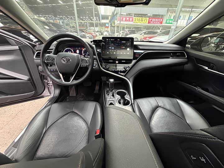 Фото 22 - Toyota Camry