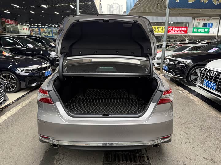 Фото 23 - Toyota Camry