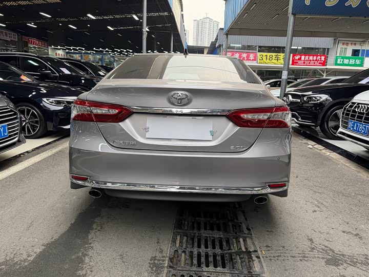 Фото 4 - Toyota Camry