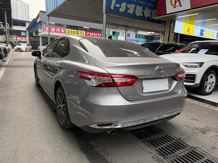 Фото 5 - Toyota Camry