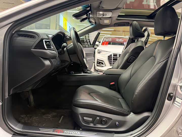 Фото 9 - Toyota Camry