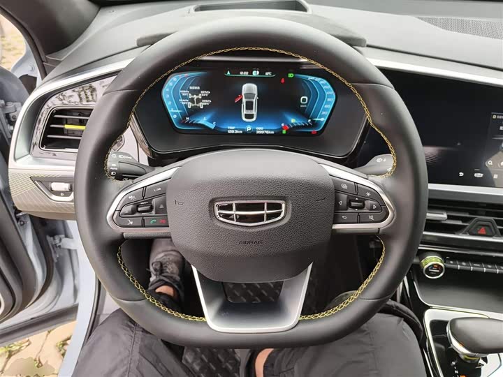 Фото 11 - Geely Tugella S