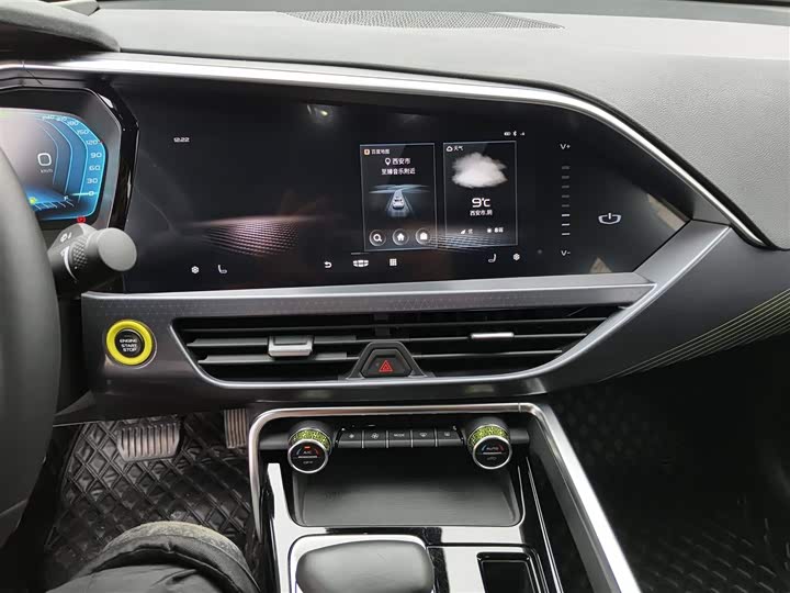 Фото 13 - Geely Tugella S