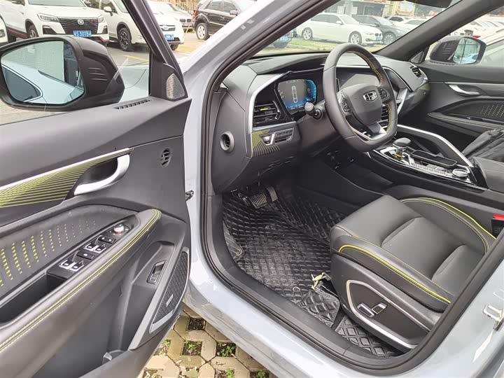 Фото 16 - Geely Tugella S