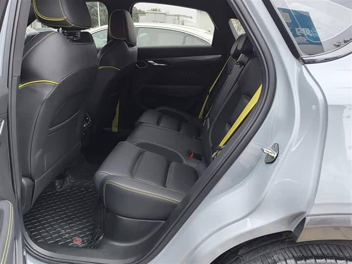 Фото 17 - Geely Tugella S