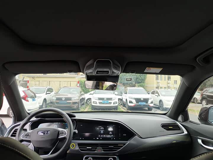 Фото 18 - Geely Tugella S