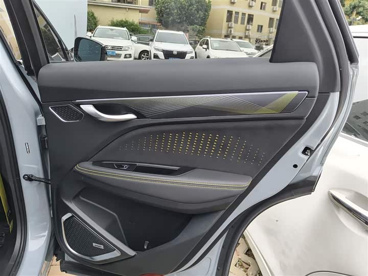 Фото 27 - Geely Tugella S