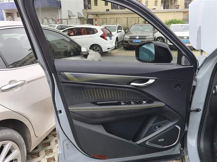 Фото 28 - Geely Tugella S