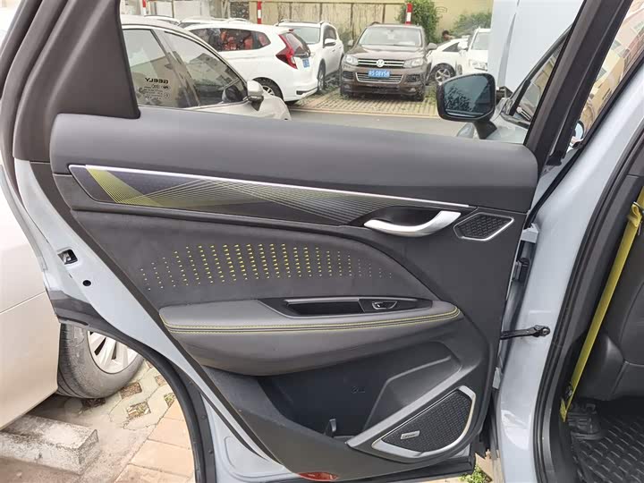 Фото 29 - Geely Tugella S