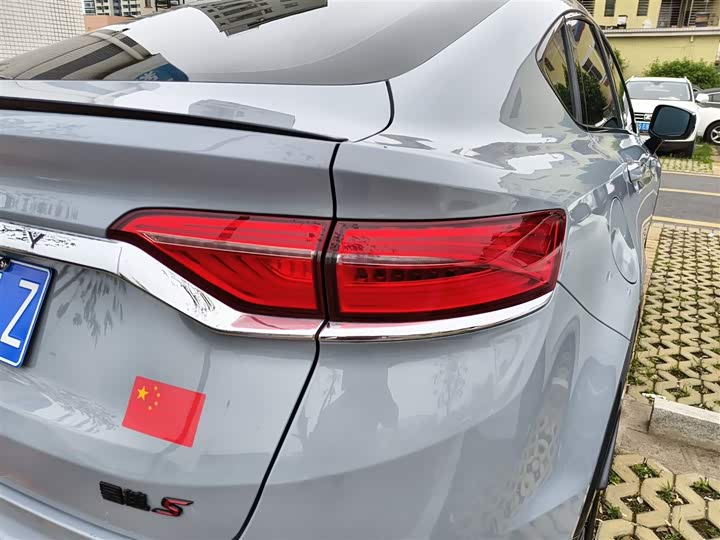 Фото 8 - Geely Tugella S